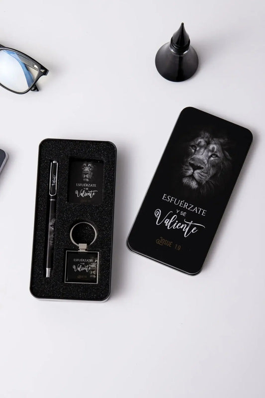 Pack bolígrafo, llavero y tarjeta en caja metálica / Esfuérzate y valiente